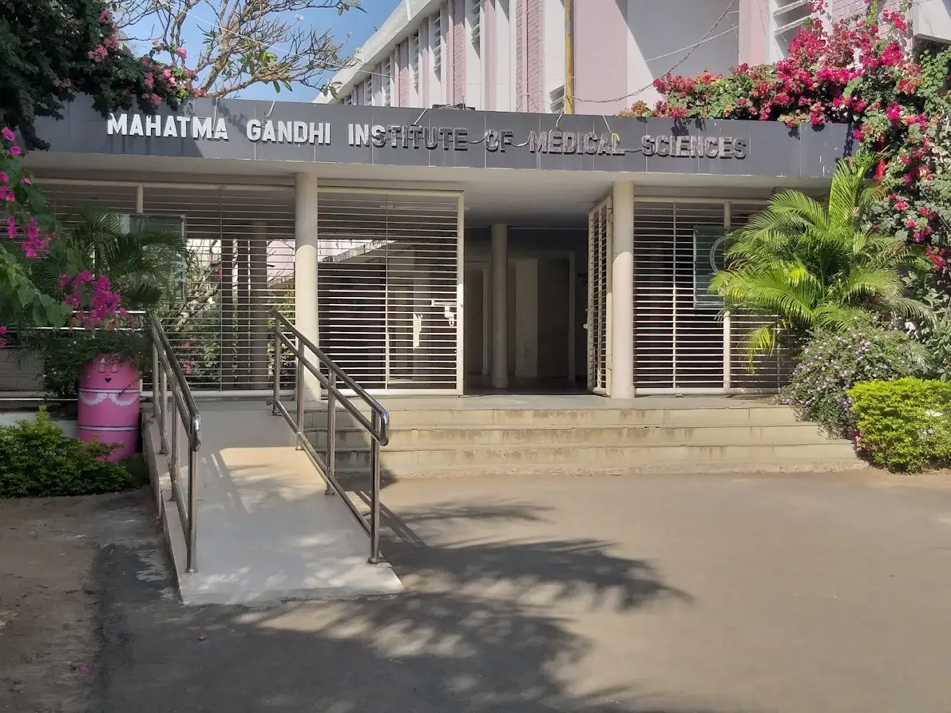  Mahatma Gandhi Institute of Medical Sciences