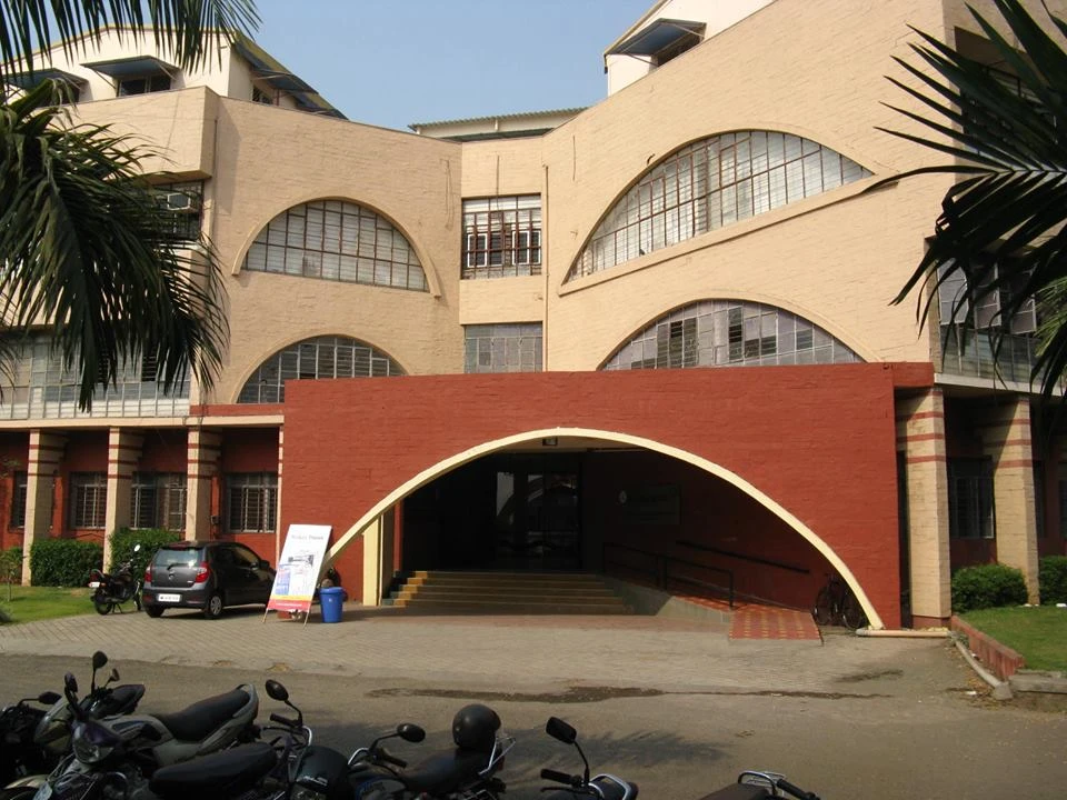 Bharati Vidyapeeth Deemed University Amplify Department of Information Technology and Management